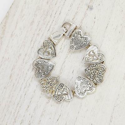 BEAUTIFUL HEART LINKED SILVER TONED HINDGED CLOSURE BRACELET