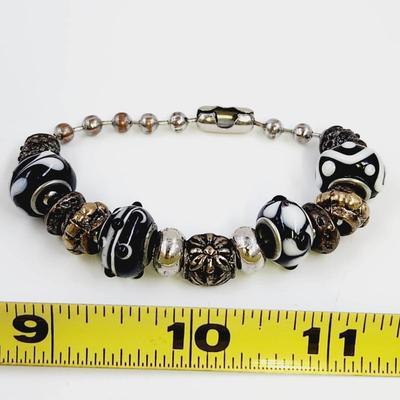 BEAUTIFUL HANDCRAFTED GLASS BEAD BLACK & WHITE BRACELET