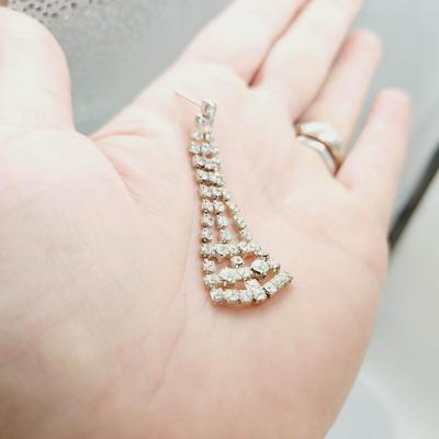 VINTAGE RHINESTONE HANGING SILVER TONED EARRINGS
