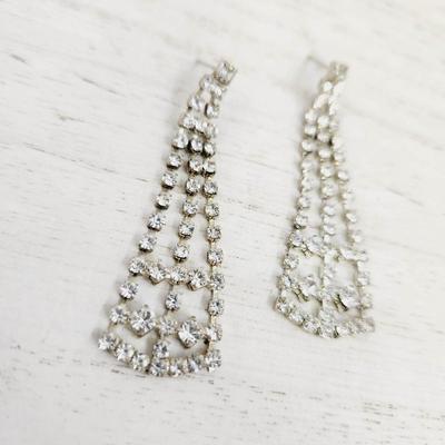 VINTAGE RHINESTONE HANGING SILVER TONED EARRINGS