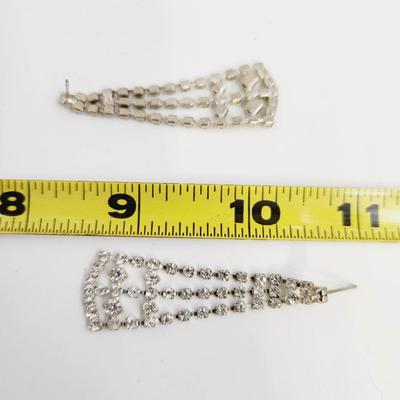 VINTAGE RHINESTONE HANGING SILVER TONED EARRINGS