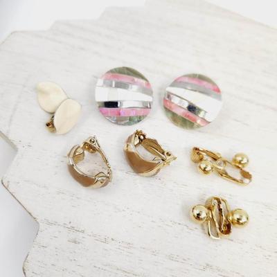 LIGHT COLORED GOLD TONED CLIP ON EARRINGS BUNDLE 5 PAIRS