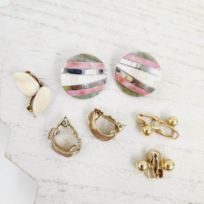 LIGHT COLORED GOLD TONED CLIP ON EARRINGS BUNDLE 5 PAIRS