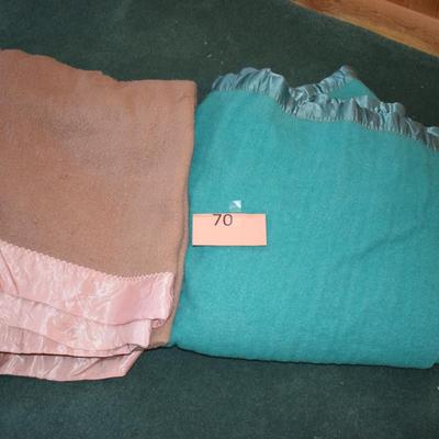 Lot of 2 full size blankets