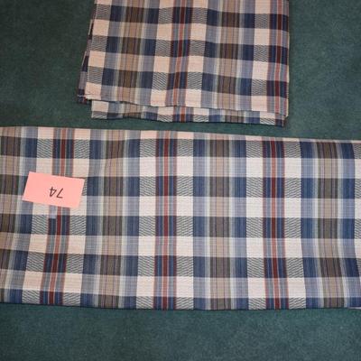 Lot of 2 curtains