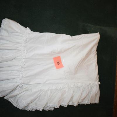 White bed skirt - Full