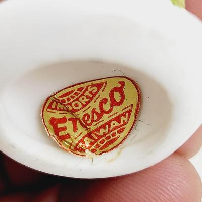 ENESCO PORCELAIN FLOWERED HAT THIMBLE