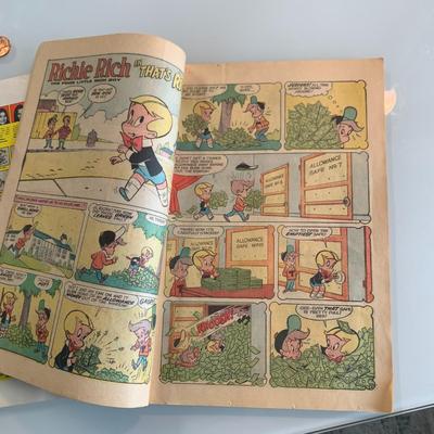 #475 Dennis The Menace Yearbook and Comic