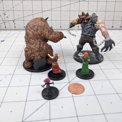#538 DND Figures: RD: Gnome Wizard, Dancing Girl, Beaky, Serving Girl and Other