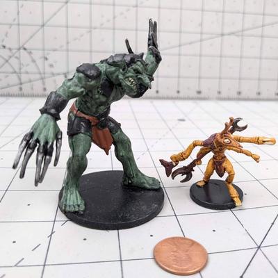 #576 DND Figures: Bladerager Troll and Thri-Kreen Mantis Warrior