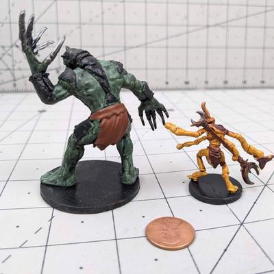 #576 DND Figures: Bladerager Troll and Thri-Kreen Mantis Warrior