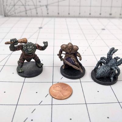 #587 DND Figures: Bullywug Guard, Zherg Champion and Deathjump Spider