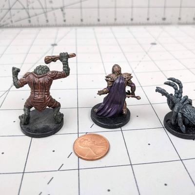 #587 DND Figures: Bullywug Guard, Zherg Champion and Deathjump Spider