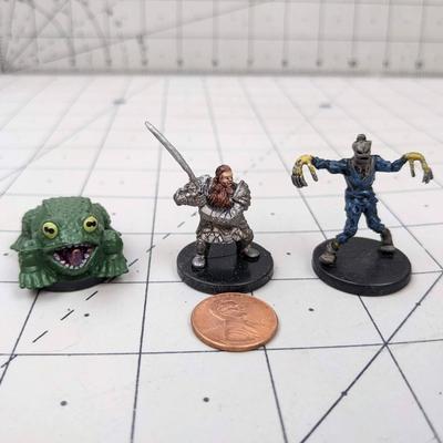 #599 DND Figures: Giant Frog, Champion of Dol Dorn and Scarecrow Stalker