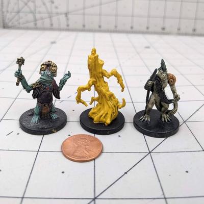 #601 DND Figures: Kuo-Toa Whip, Yochlol and Cleric of Laogzed