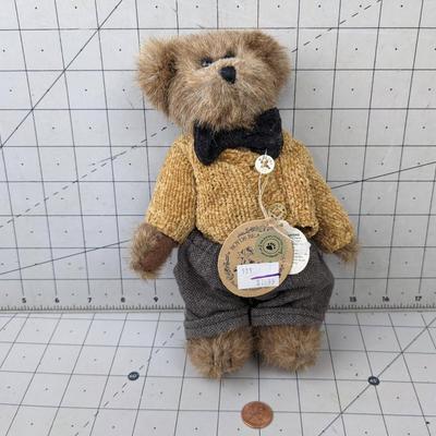 #713 Boyds Bears & Friends Matthew H. Bear