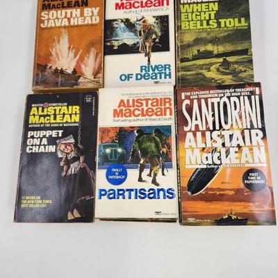 15 PAPERBACK BOOKS BY AUTHOR ALISTAIR MACLEAN