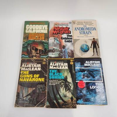 15 PAPERBACK BOOKS BY AUTHOR ALISTAIR MACLEAN
