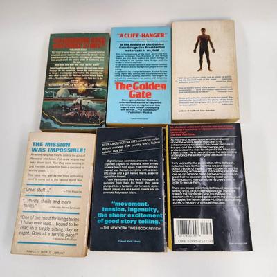 15 PAPERBACK BOOKS BY AUTHOR ALISTAIR MACLEAN