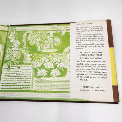 900 BUCKETS OF PAINT BY EDNA BECKER - PICURES BY MARGARET BRADFIELD