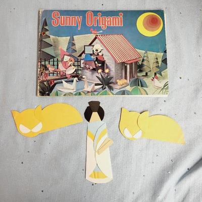 1972 SUNNY ORIGAMI SOFTBACK BOOK