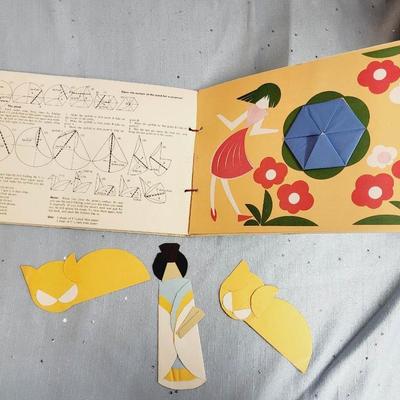 1972 SUNNY ORIGAMI SOFTBACK BOOK
