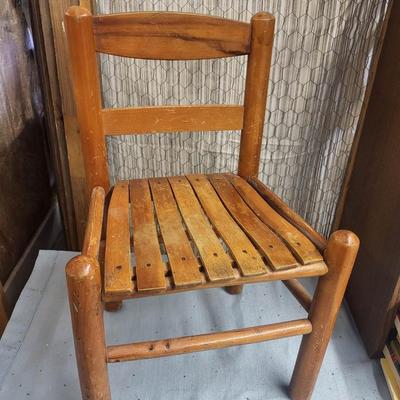 VINTAGE CHILDRENS SOLID WOOD CHAIR