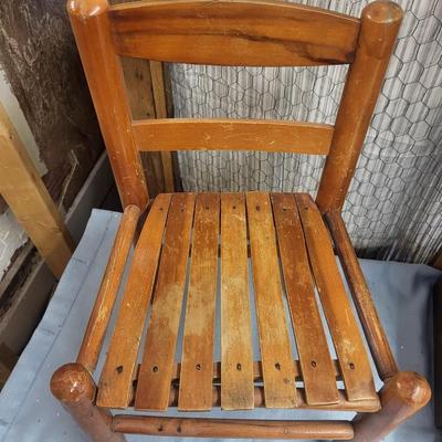 VINTAGE CHILDRENS SOLID WOOD CHAIR