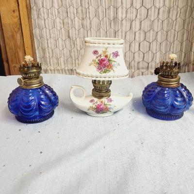 VINTAGE SMALL GLASS & PORCELAIN OIL LAMP BUNDLE