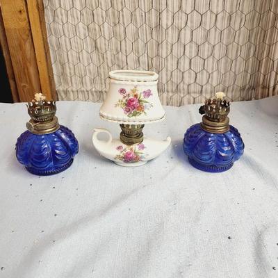VINTAGE SMALL GLASS & PORCELAIN OIL LAMP BUNDLE