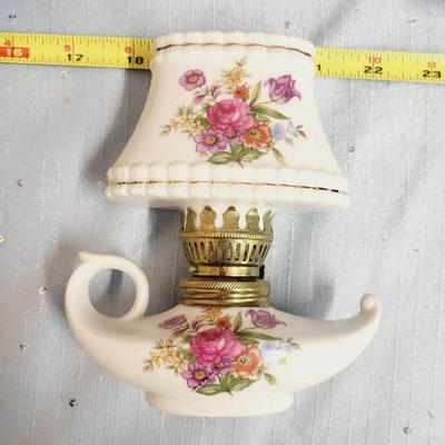 VINTAGE SMALL GLASS & PORCELAIN OIL LAMP BUNDLE