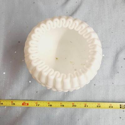 VINTAGE MILK GLASS RIBBED TOP GLASS COLLECTIBLE