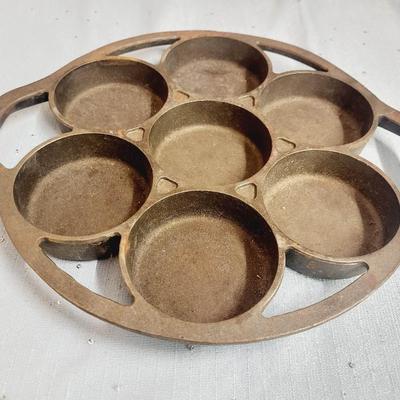 LODGE CAST IRON BISCUIT  PAN
