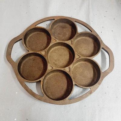 LODGE CAST IRON BISCUIT  PAN