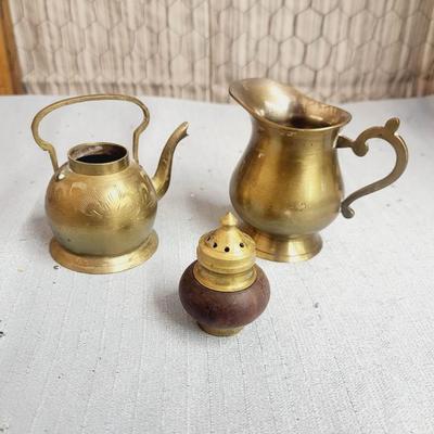 CUTE BUNDLE OF BRASS ITEMS