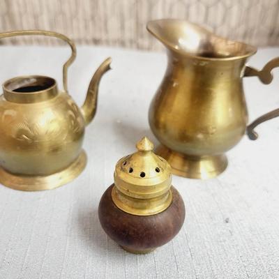 CUTE BUNDLE OF BRASS ITEMS