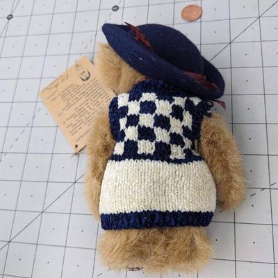 #786 Boydâ€™s Bear Little Bear in Hat