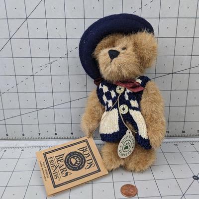 #786 Boydâ€™s Bear Little Bear in Hat