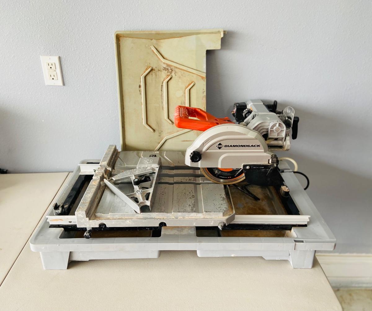 DIAMONDBACK 7” HEAVY DUTY TILE SAW