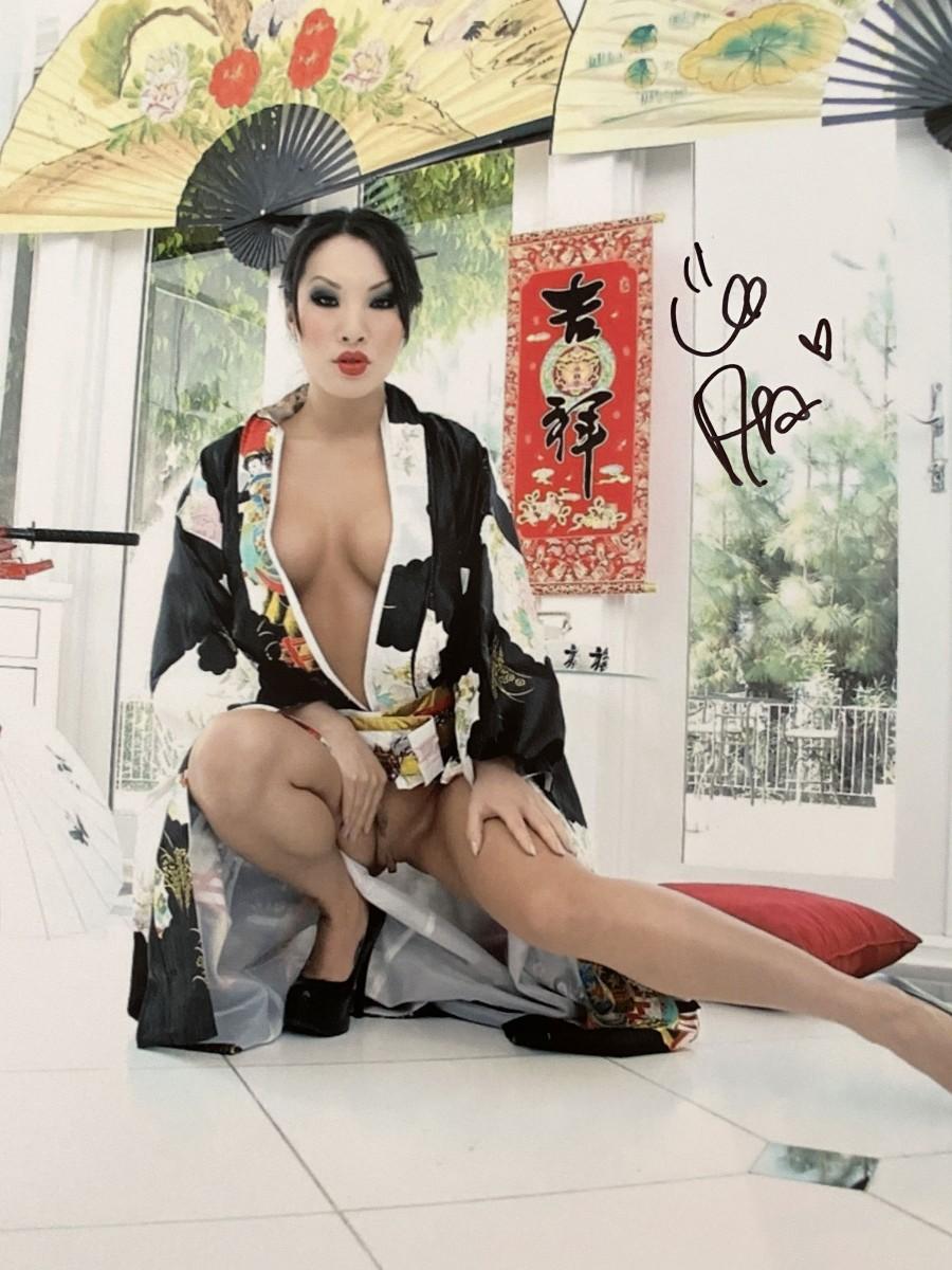 Asa Akira signed photo | EstateSales.org