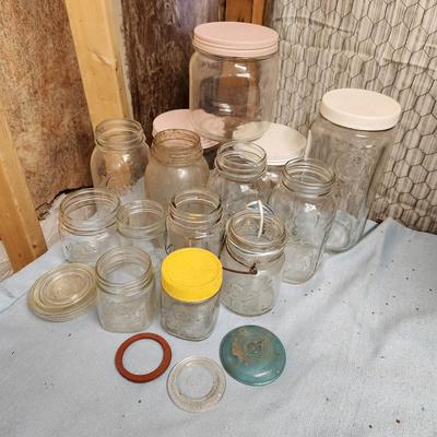 ANTIQUE & VINTAGE GLASS JAR BUNDLE