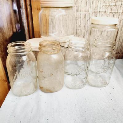 ANTIQUE & VINTAGE GLASS JAR BUNDLE