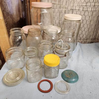 ANTIQUE & VINTAGE GLASS JAR BUNDLE