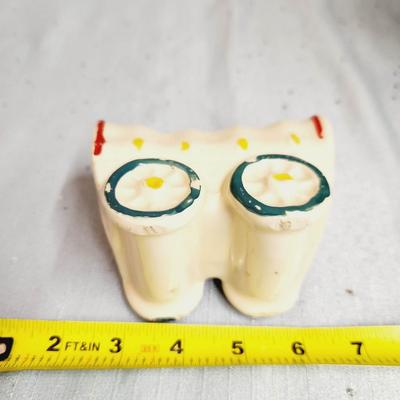 VINTAGE CERAMIC COVERED WAGON / DECOR POT