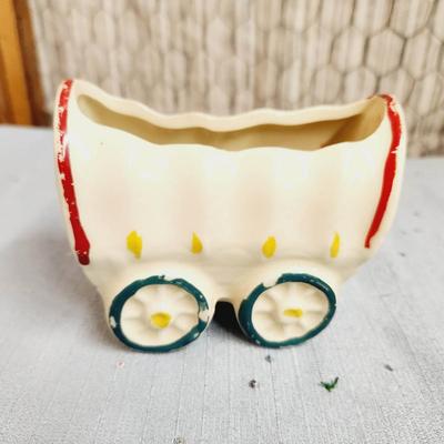 VINTAGE CERAMIC COVERED WAGON / DECOR POT