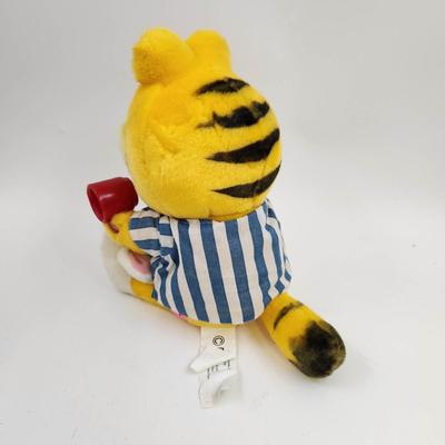 PAWS LOUNGING GARFIELD - WORKS - TALKS
