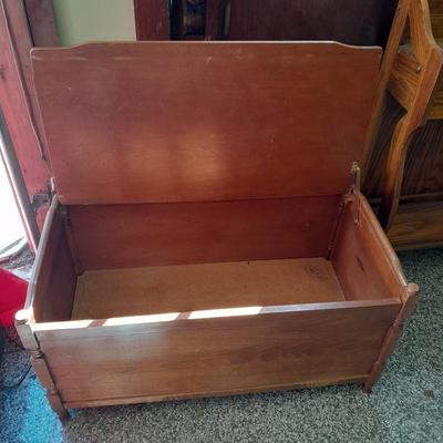 Vintage chest Blanket chest / toy box storage chest