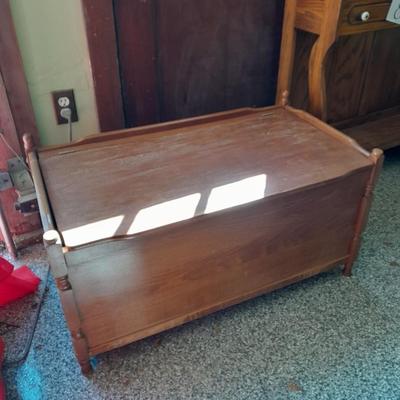 Vintage chest Blanket chest / toy box storage chest