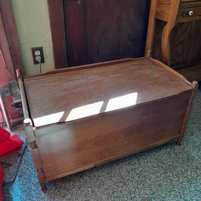 Vintage chest Blanket chest / toy box storage chest