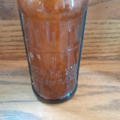 Eight Old glass bottles Squeeze drink, Canada Dry and more